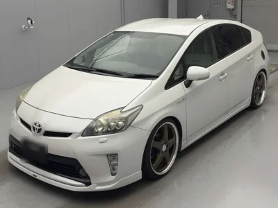 Toyota Prius — фото