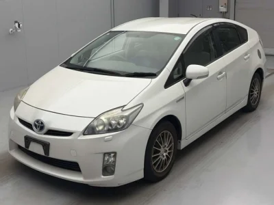 Toyota Prius — фото