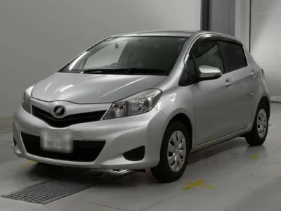 Toyota Vitz — фото