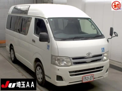Toyota HiAce Van — фото