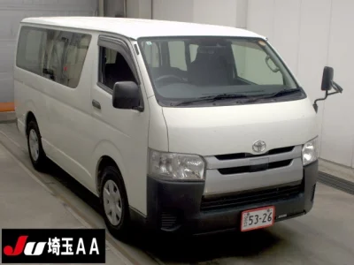 Toyota HiAce Van — фото