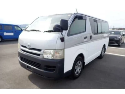 Toyota HiAce Van — фото