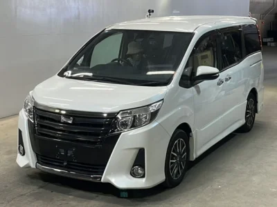 Toyota Noah — фото