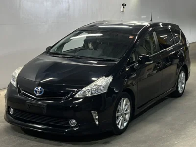 Toyota Prius Alpha — фото