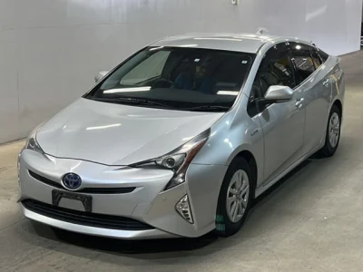 Toyota Prius — фото