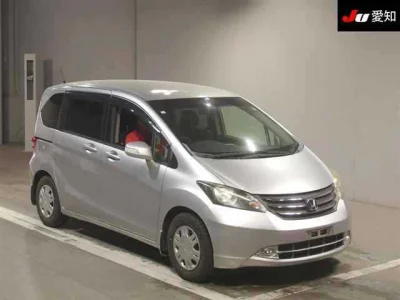 Honda Freed — фото