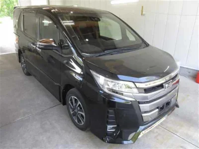 Toyota Noah — фото