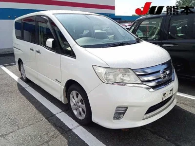 Nissan Serena — фото