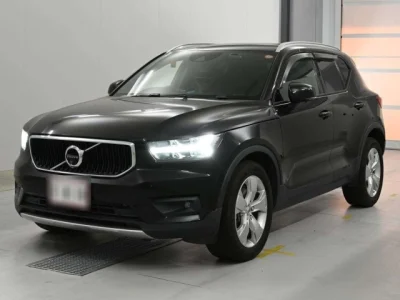Volvo XC40 — фото
