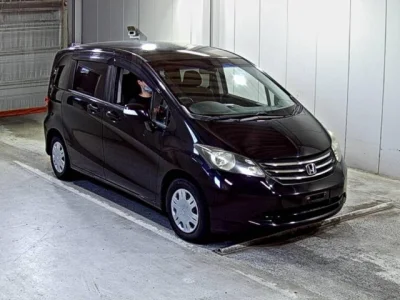 Honda Freed — фото