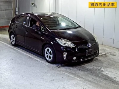 Toyota Prius — фото