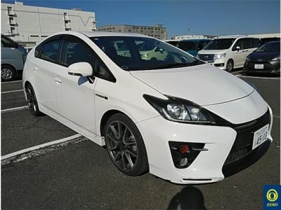 Toyota Prius — фото