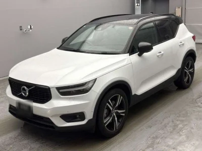 Volvo XC40 — фото