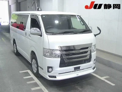Toyota HiAce Van — фото