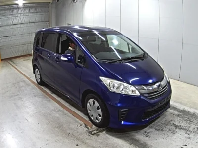 Honda Freed — фото