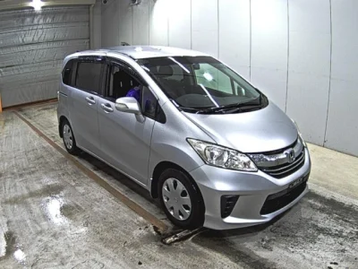 Honda Freed — фото