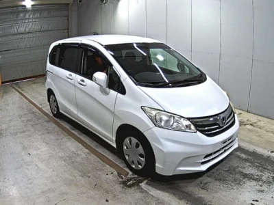 Honda Freed — фото