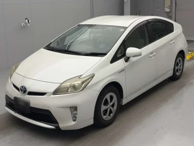 Toyota Prius — фото