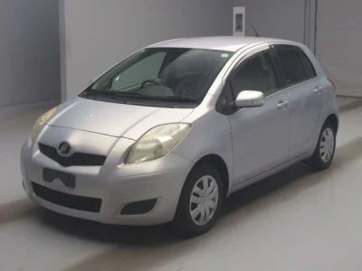Toyota Vitz — фото