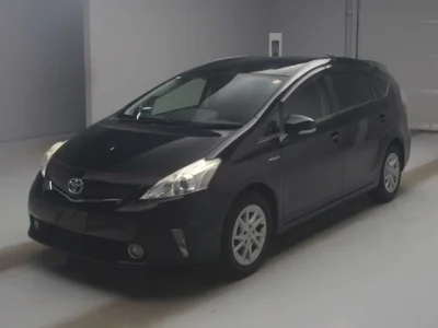 Toyota Prius Alpha — фото