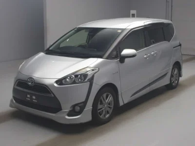 Toyota Sienta — фото