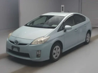 Toyota Prius — фото