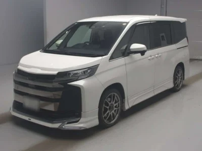 Toyota Noah — фото
