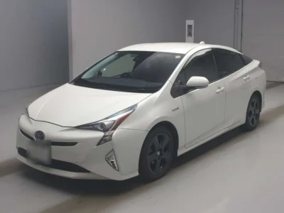 Toyota Prius — фото