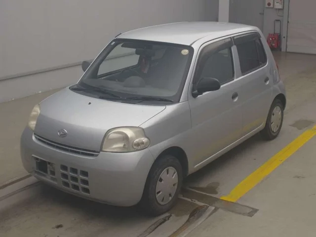 Daihatsu Esse — фото