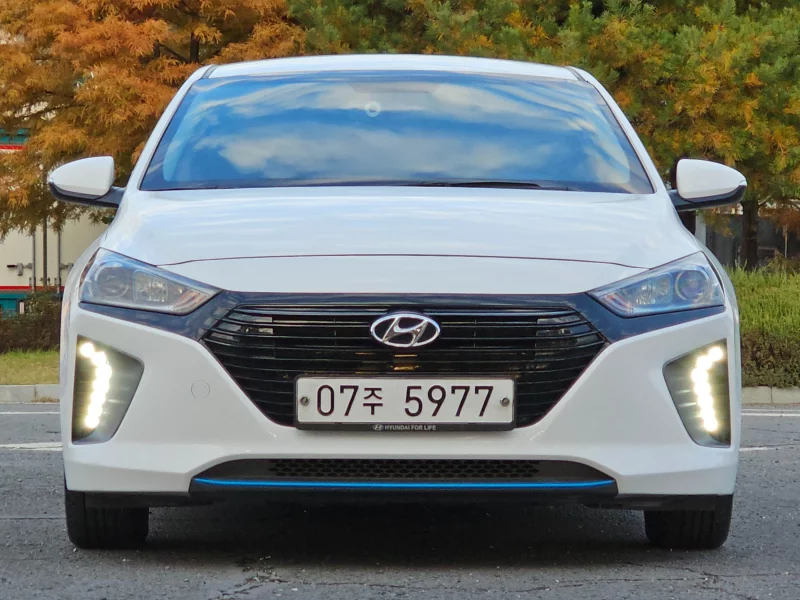 Hyundai Ioniq — фото