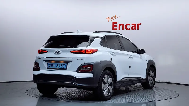 Hyundai Kona Electric — фото 2