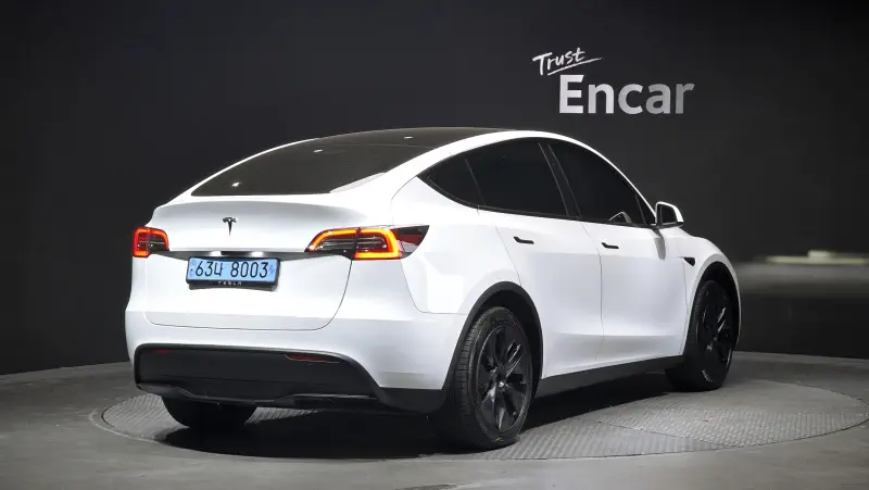 Tesla Model Y — фото 2