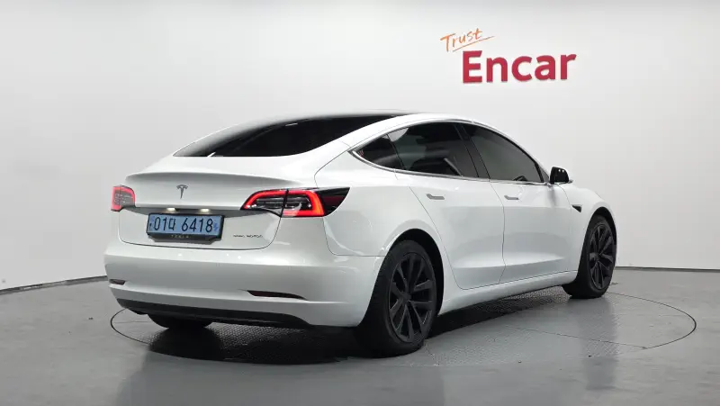 Tesla Model 3 — фото 2
