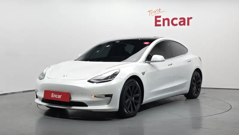 Tesla Model 3 — фото