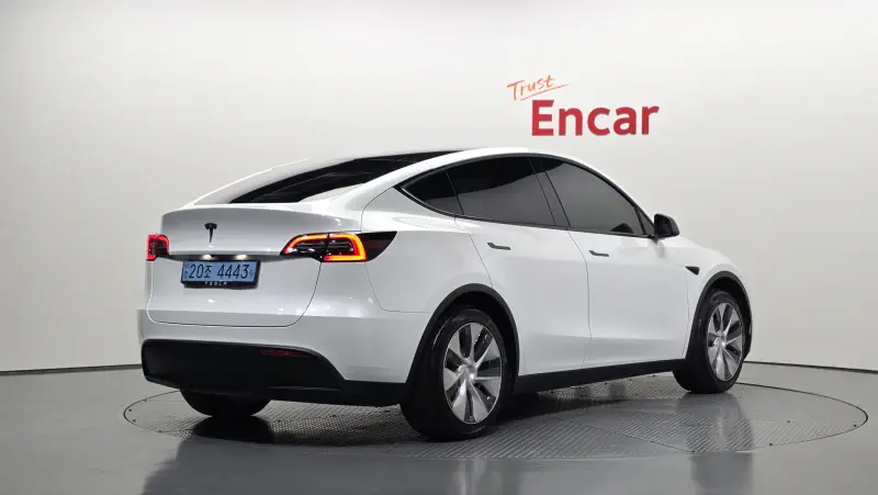Tesla Model Y — фото 2