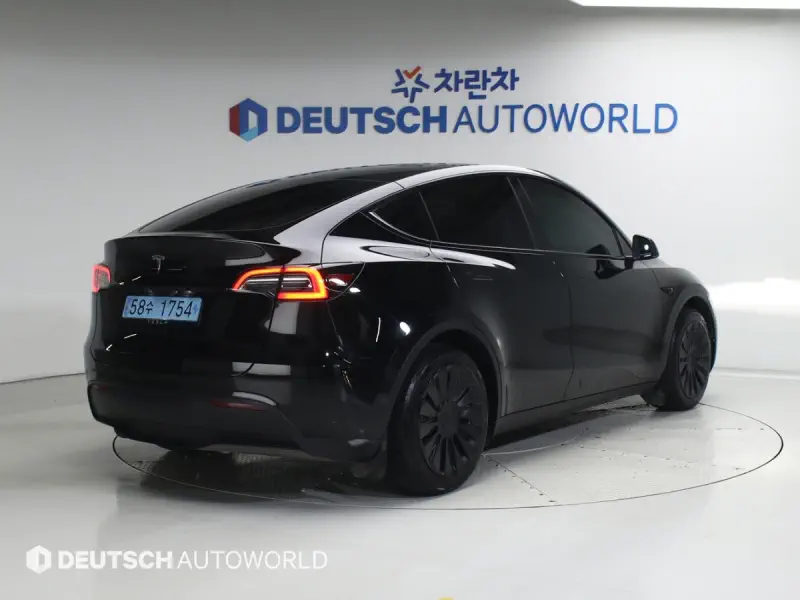 Tesla Model Y — фото 2