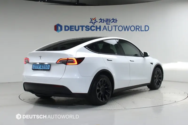 Tesla Model Y — фото 2
