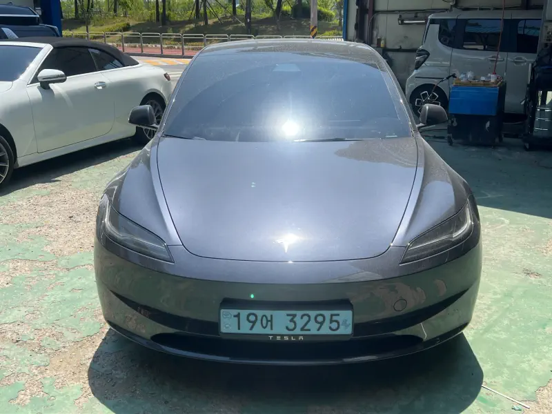 Tesla Model 3 — фото