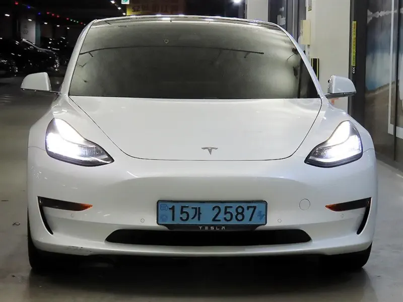 Tesla Model 3 — фото 2