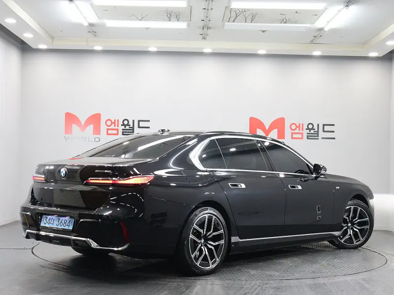 BMW i7 — фото 2