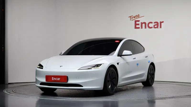 Tesla Model 3 — фото
