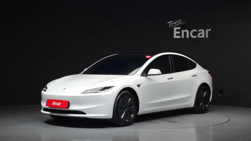 Tesla Model 3 — фото