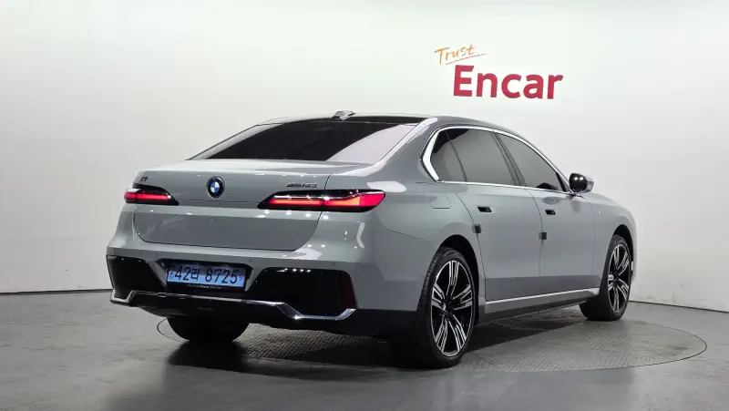 BMW i7 — фото 2
