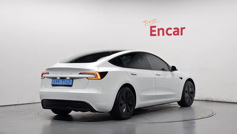 Tesla Model 3 — фото 2