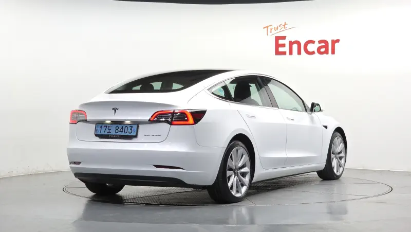 Tesla Model 3 — фото 2