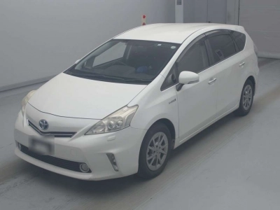 TOYOTA PRIUS ALPHA — фото