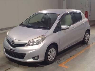 TOYOTA VITZ — фото