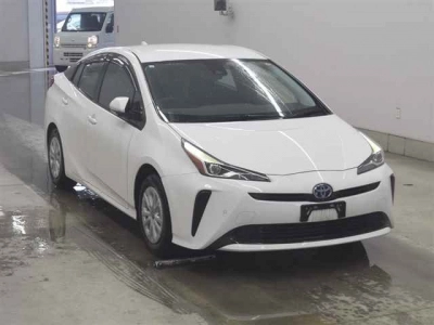 TOYOTA PRIUS — фото
