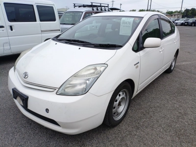 TOYOTA PRIUS — фото