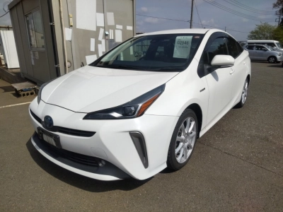 TOYOTA PRIUS — фото